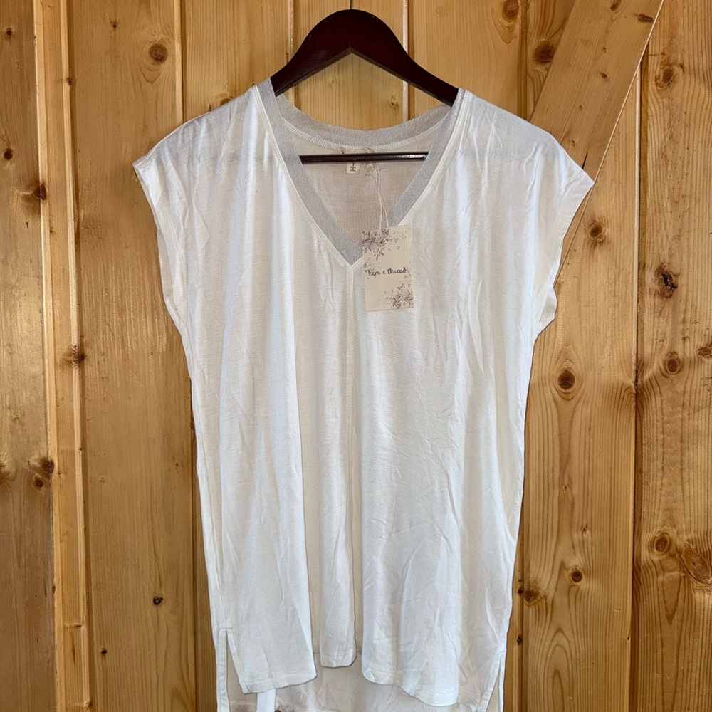 Hem & Thread White V-Neck Short Sleeve Top